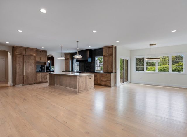 8886 Johnston Road, Burr Ridge, IL 60522