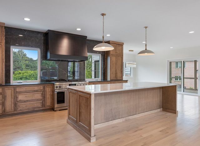 8886 Johnston Road, Burr Ridge, IL 60522