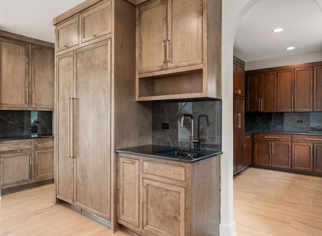 8886 Johnston Road, Burr Ridge, IL 60522