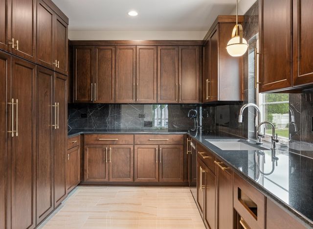 8886 Johnston Road, Burr Ridge, IL 60522