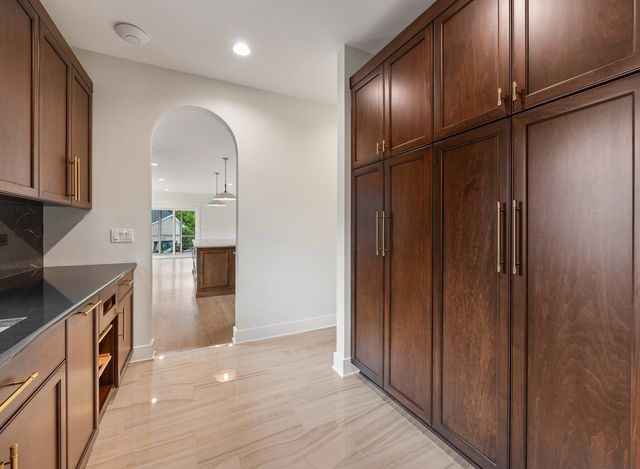 8886 Johnston Road, Burr Ridge, IL 60522