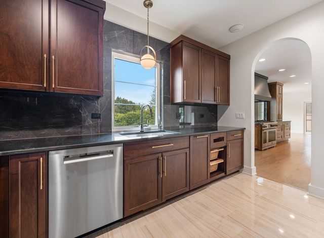 8886 Johnston Road, Burr Ridge, IL 60522