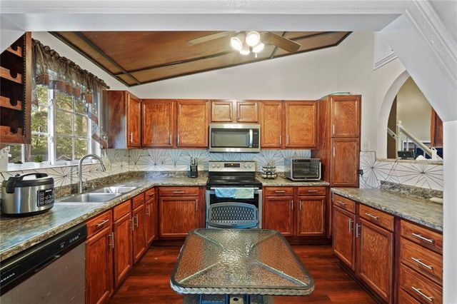 884 Forest Path, Stone Mountain, GA 30088