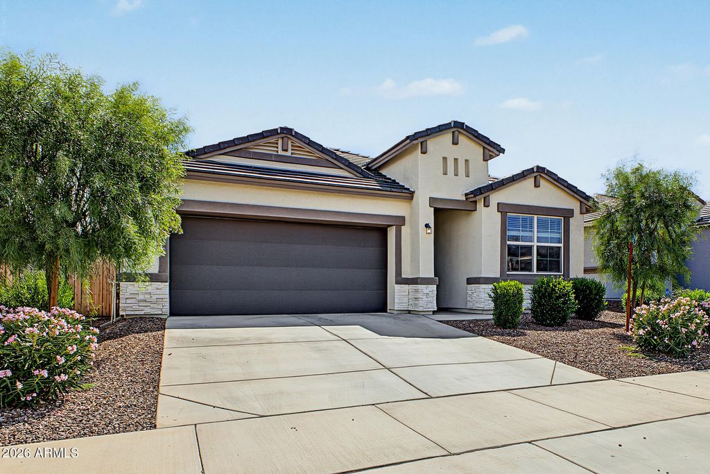 18641 W DESERT HOLLOW Drive, Wittmann, AZ 85361 — photo 2