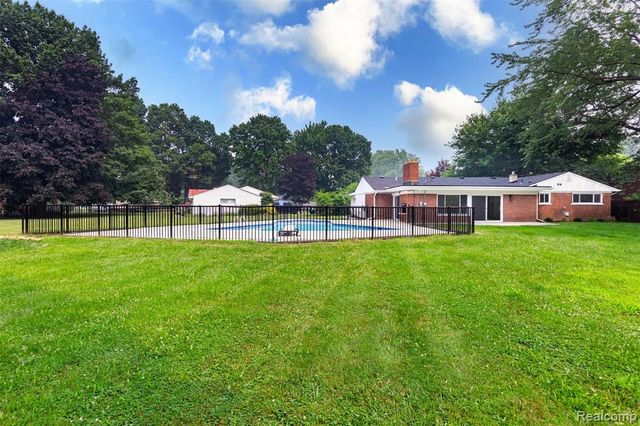 45471 Abington Circle, Macomb, MI 48042
