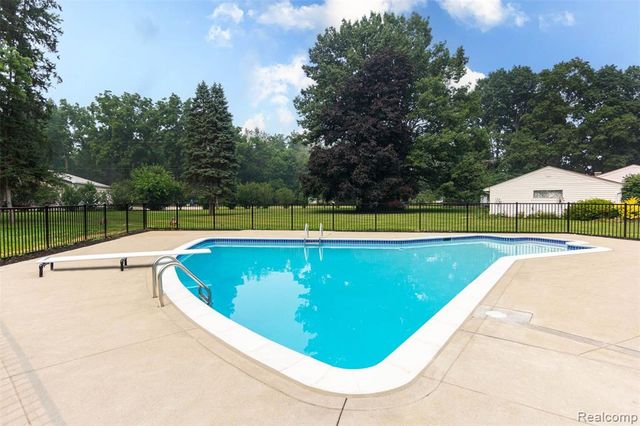 45471 Abington Circle, Macomb, MI 48042