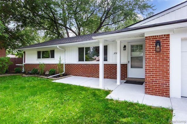 45471 Abington Circle, Macomb, MI 48042