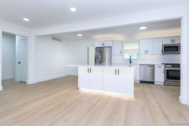 45471 Abington Circle, Macomb, MI 48042