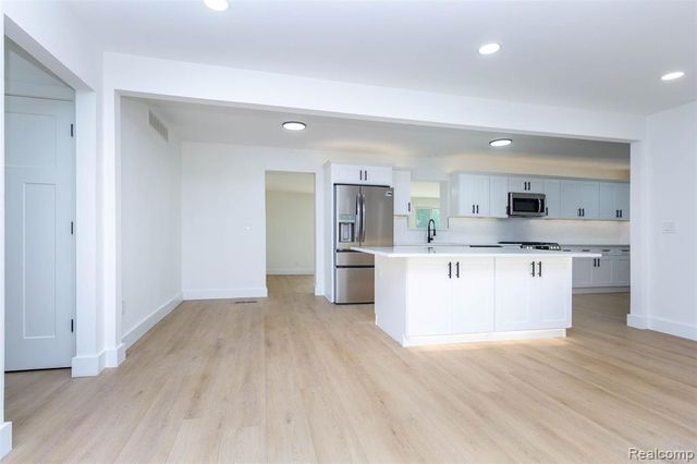45471 Abington Circle, Macomb, MI 48042
