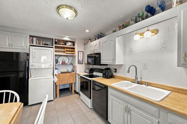 40 Village Rd 1611, Middleton, MA 01949