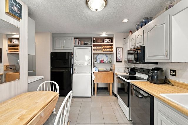 40 Village Rd 1611, Middleton, MA 01949