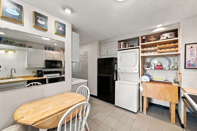 40 Village Rd 1611, Middleton, MA 01949