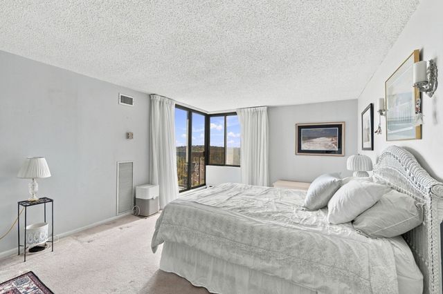 40 Village Rd 1611, Middleton, MA 01949