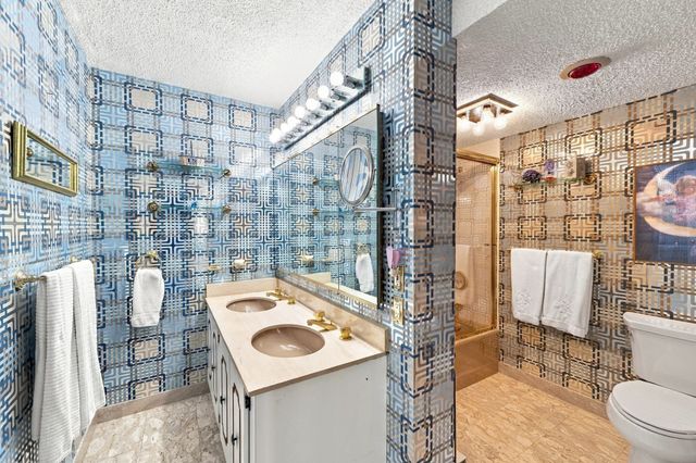 40 Village Rd 1611, Middleton, MA 01949