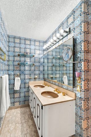 40 Village Rd 1611, Middleton, MA 01949