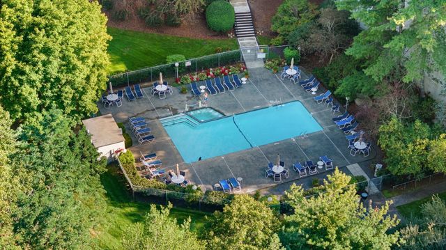 40 Village Rd 1611, Middleton, MA 01949