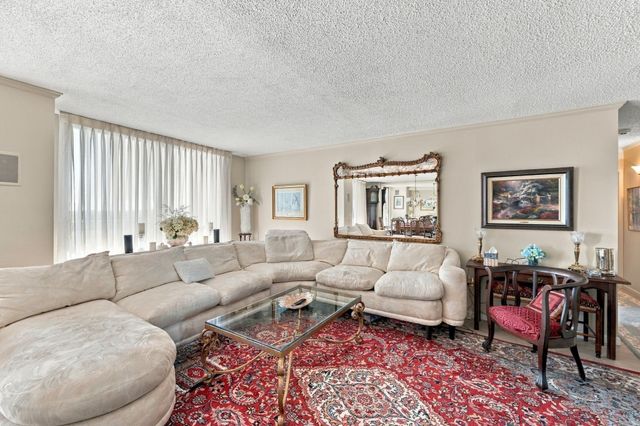 40 Village Rd 1611, Middleton, MA 01949