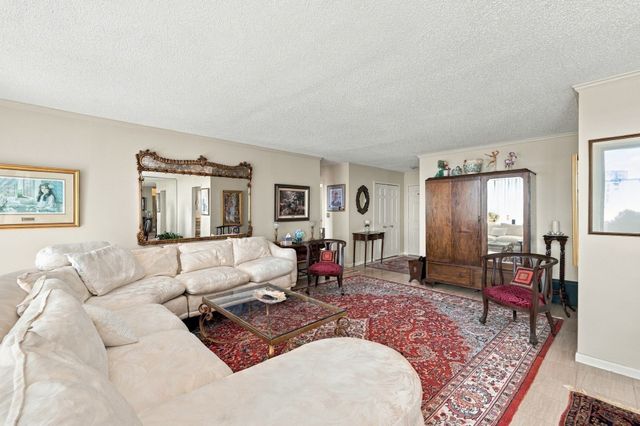 40 Village Rd 1611, Middleton, MA 01949
