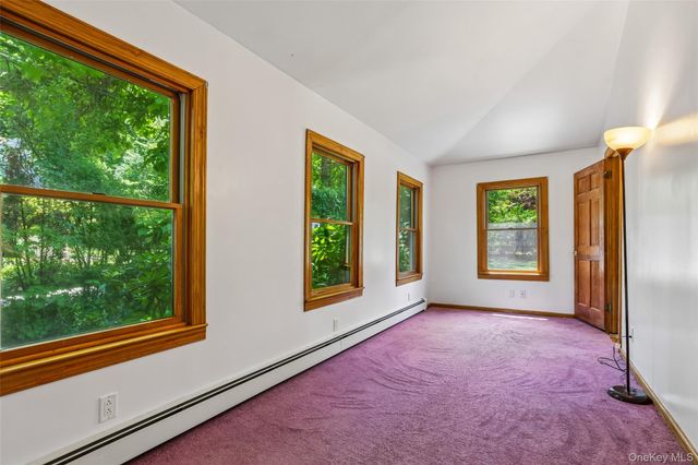 17 Hillside Road, Greenwood Lake, NY 10925