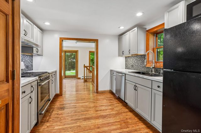 17 Hillside Road, Greenwood Lake, NY 10925