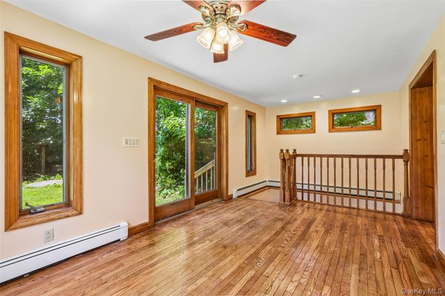 17 Hillside Road, Greenwood Lake, NY 10925