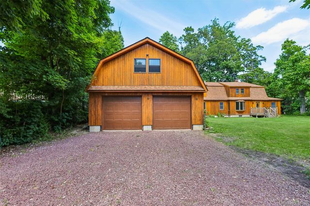 17 Hillside Road, Greenwood Lake, NY 10925