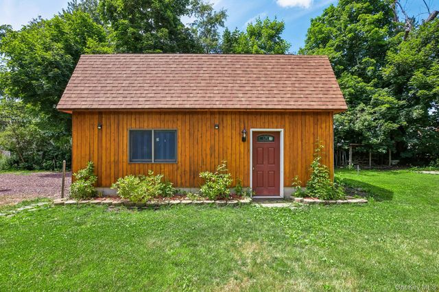 17 Hillside Road, Greenwood Lake, NY 10925