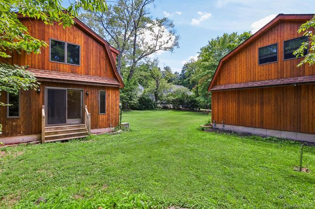 17 Hillside Road, Greenwood Lake, NY 10925