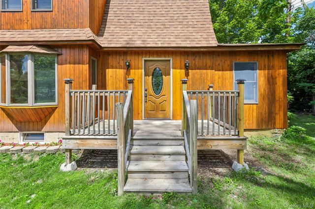 17 Hillside Road, Greenwood Lake, NY 10925