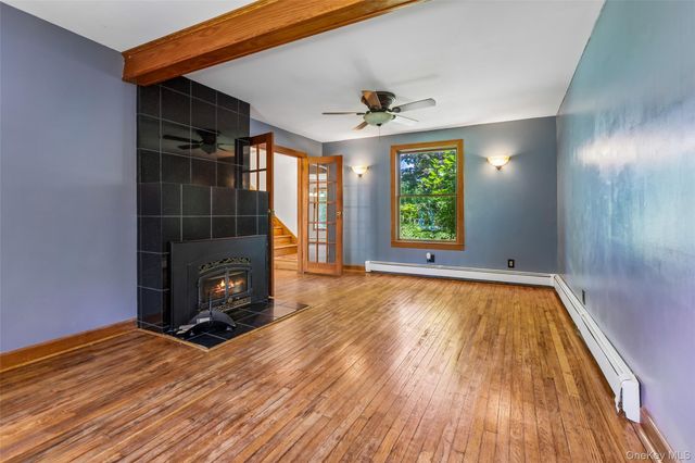 17 Hillside Road, Greenwood Lake, NY 10925