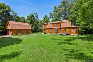 17 Hillside Road, Greenwood Lake, NY 10925