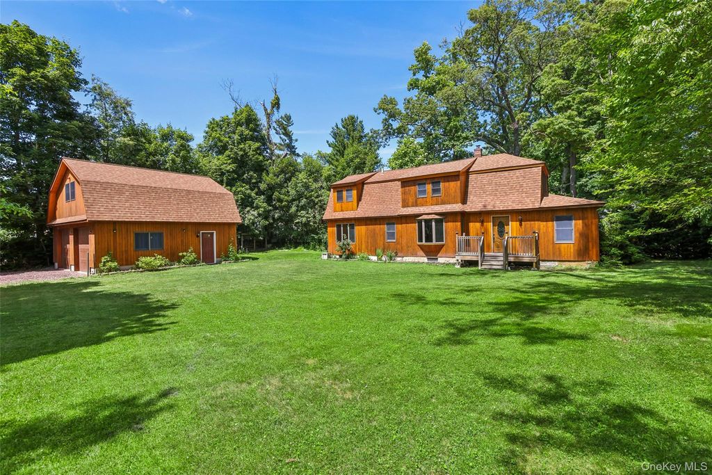 17 Hillside Road, Greenwood Lake, NY 10925