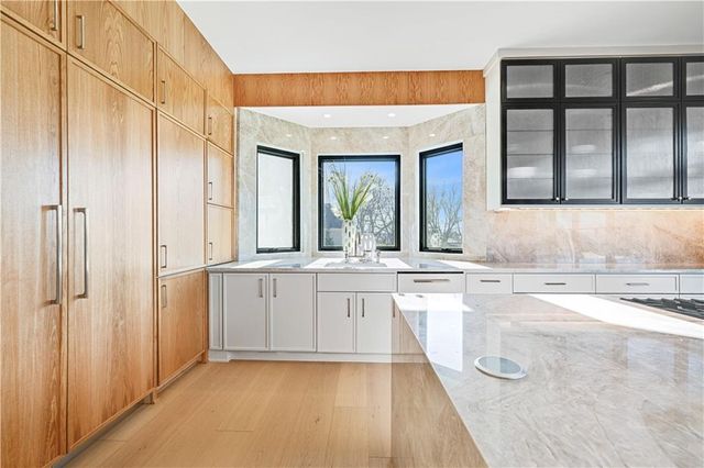 16830 Grace Drive, Loch Lloyd, MO 64012