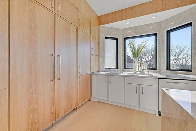 16830 Grace Drive, Loch Lloyd, MO 64012