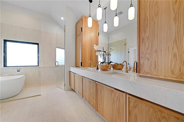 16830 Grace Drive, Loch Lloyd, MO 64012