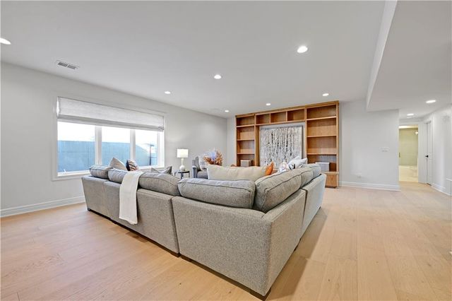 16830 Grace Drive, Loch Lloyd, MO 64012