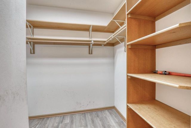 4526 S Greenridge CIRCLE, Greenfield, WI 53220