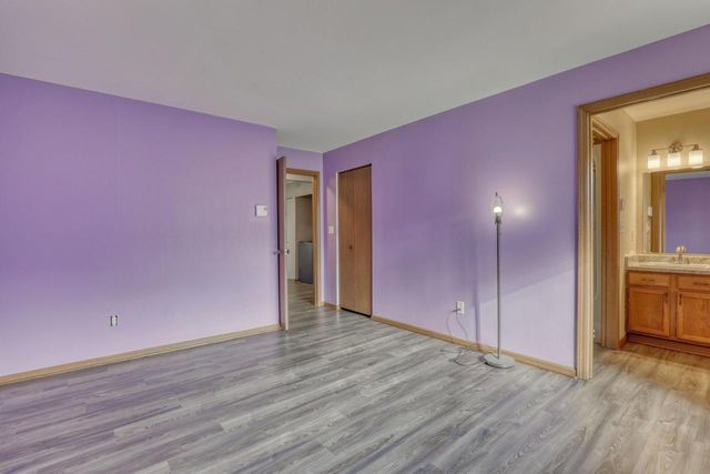 4526 S Greenridge CIRCLE, Greenfield, WI 53220