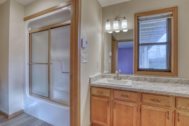 4526 S Greenridge CIRCLE, Greenfield, WI 53220