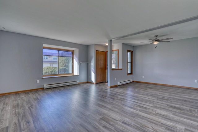 4526 S Greenridge CIRCLE, Greenfield, WI 53220