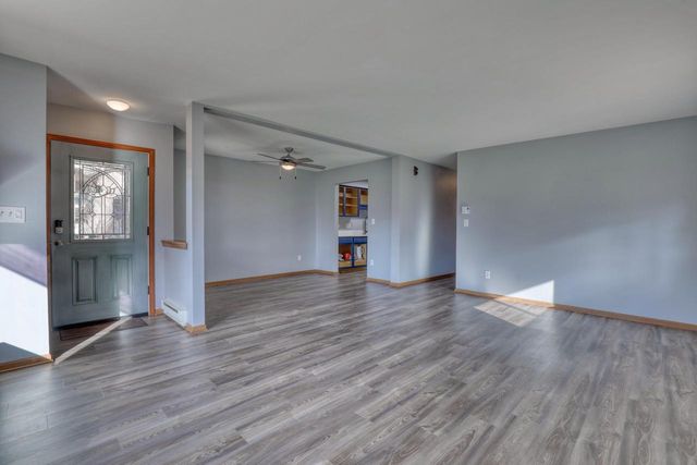 4526 S Greenridge CIRCLE, Greenfield, WI 53220