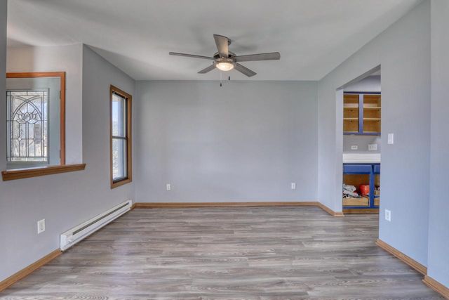 4526 S Greenridge CIRCLE, Greenfield, WI 53220