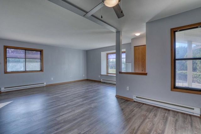 4526 S Greenridge CIRCLE, Greenfield, WI 53220