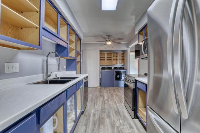 4526 S Greenridge CIRCLE, Greenfield, WI 53220