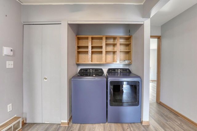 4526 S Greenridge CIRCLE, Greenfield, WI 53220