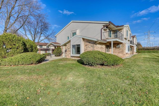 4526 S Greenridge CIRCLE, Greenfield, WI 53220