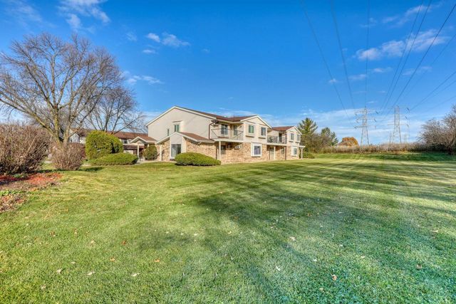4526 S Greenridge CIRCLE, Greenfield, WI 53220