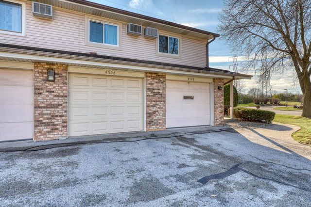 4526 S Greenridge CIRCLE, Greenfield, WI 53220