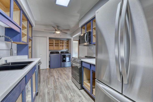 4526 S Greenridge CIRCLE, Greenfield, WI 53220