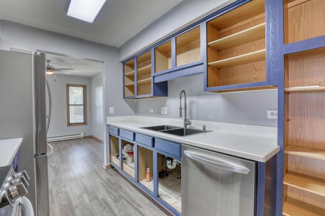 4526 S Greenridge CIRCLE, Greenfield, WI 53220